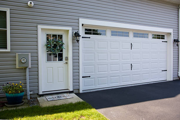 24/7 Emergency Garage Door Panel Replacement experts in Claiborne County County, TN